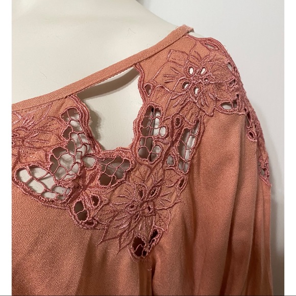 Tiare Hawaii Atlantis Lace Trim Blouse - Picture 4 of 12